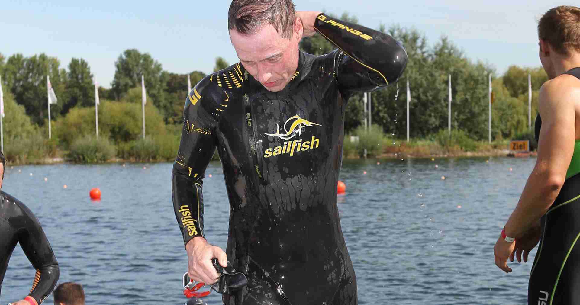 Markus am See im Neoprenanzug